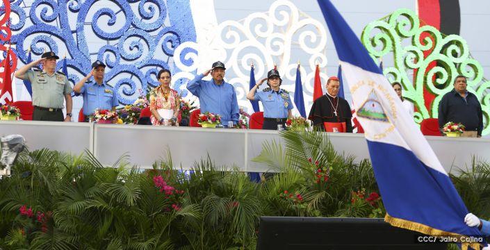 Daniel y Rosario presiden Acto del 37 Aniversario de la Policía Nacional