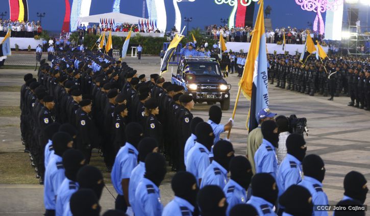 Daniel y Rosario presiden Acto del 37 Aniversario de la Policía Nacional