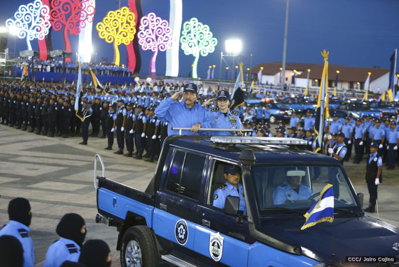 Daniel y Rosario presiden Acto del 37 Aniversario de la Policía Nacional