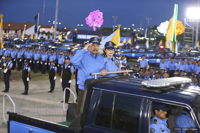 Daniel y Rosario presiden Acto del 37 Aniversario de la Policía Nacional