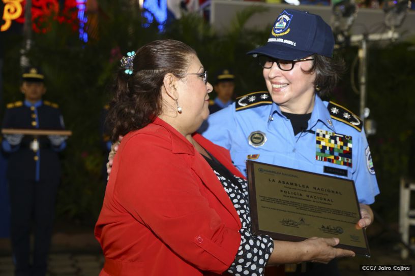 Daniel y Rosario presiden Acto del 37 Aniversario de la Policía Nacional