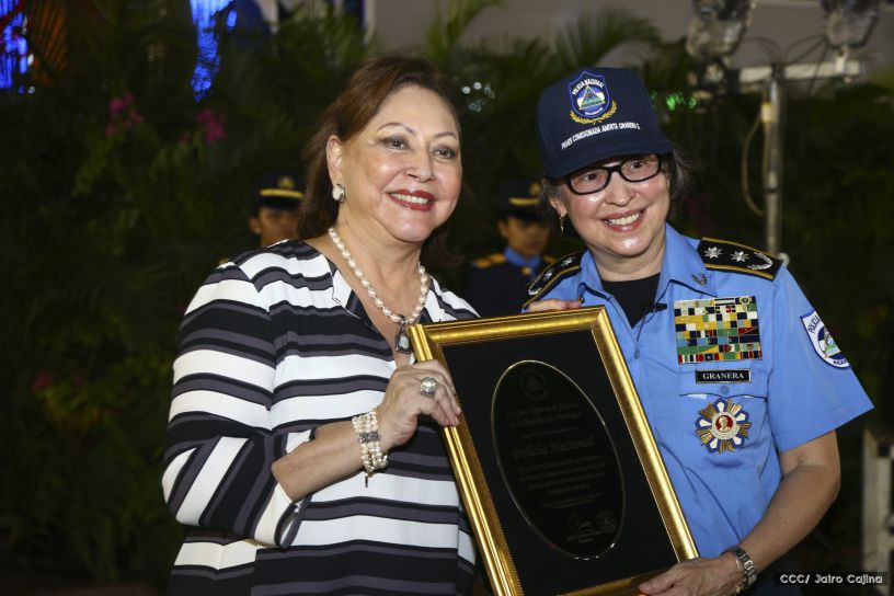 Daniel y Rosario presiden Acto del 37 Aniversario de la Policía Nacional