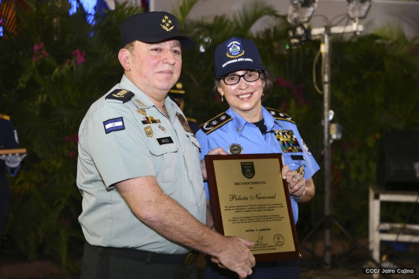 Daniel y Rosario presiden Acto del 37 Aniversario de la Policía Nacional