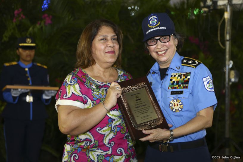 Daniel y Rosario presiden Acto del 37 Aniversario de la Policía Nacional