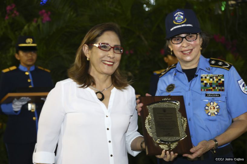 Daniel y Rosario presiden Acto del 37 Aniversario de la Policía Nacional