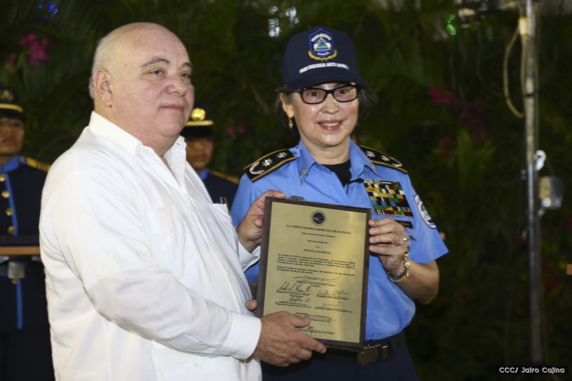 Daniel y Rosario presiden Acto del 37 Aniversario de la Policía Nacional