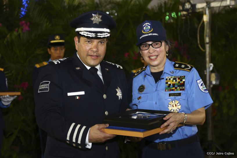 Daniel y Rosario presiden Acto del 37 Aniversario de la Policía Nacional