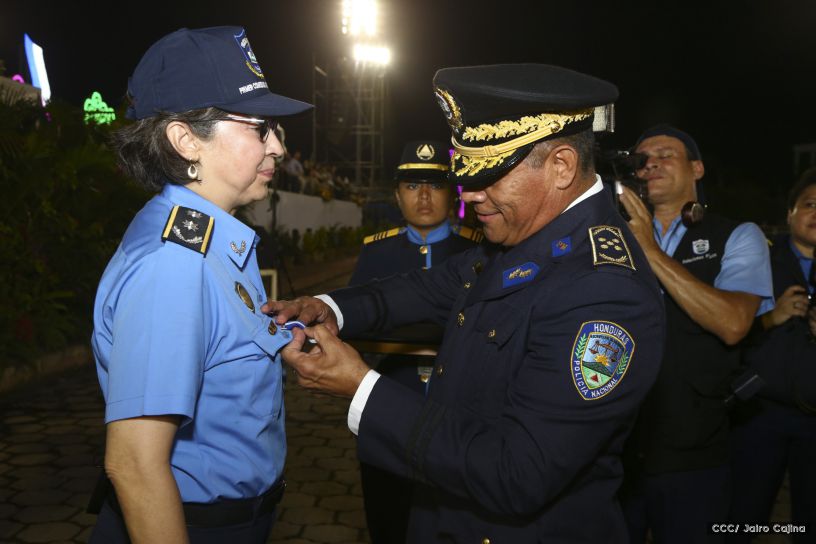 Daniel y Rosario presiden Acto del 37 Aniversario de la Policía Nacional