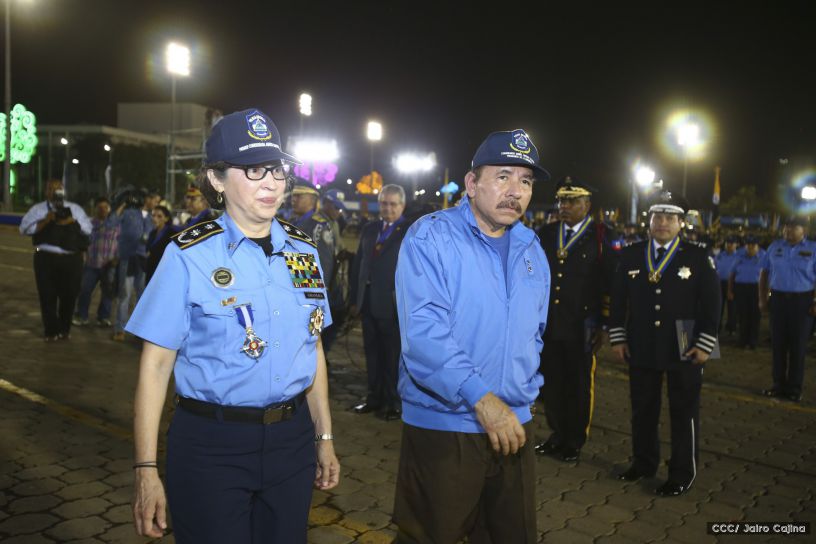 Daniel y Rosario presiden Acto del 37 Aniversario de la Policía Nacional