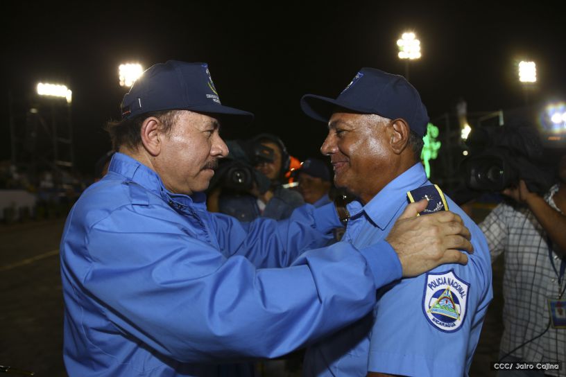 Daniel y Rosario presiden Acto del 37 Aniversario de la Policía Nacional