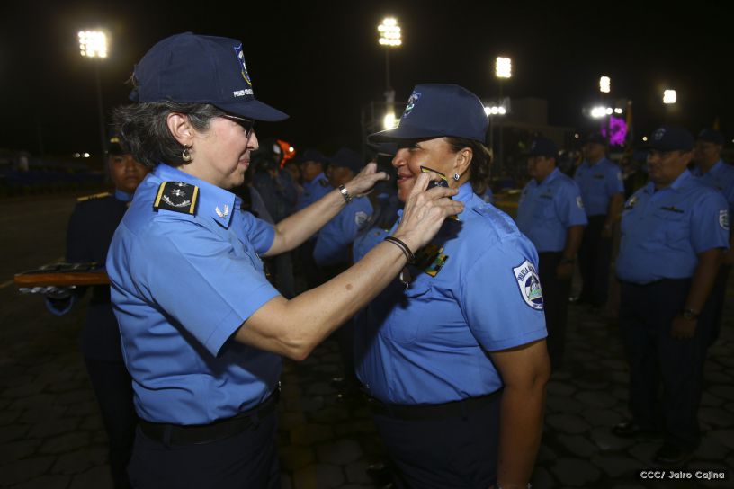 Daniel y Rosario presiden Acto del 37 Aniversario de la Policía Nacional