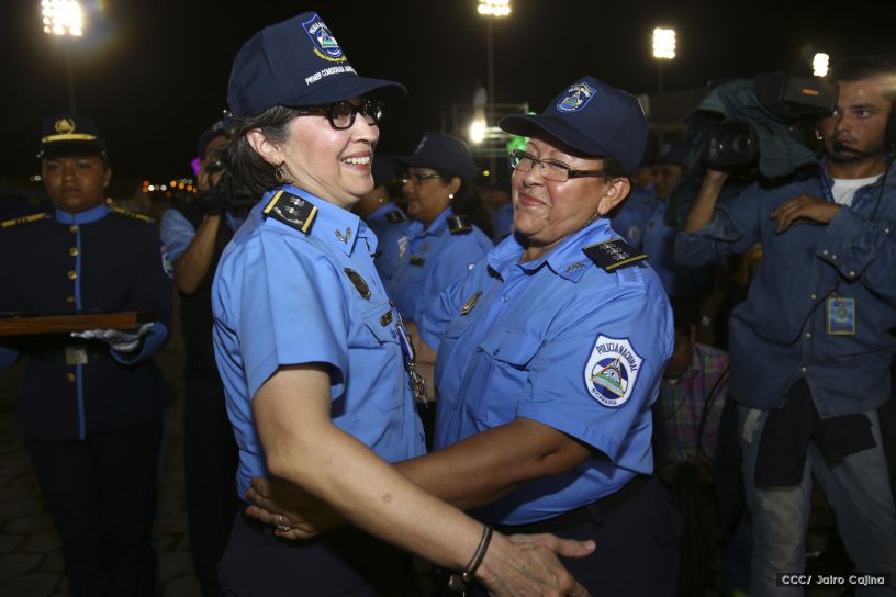 Daniel y Rosario presiden Acto del 37 Aniversario de la Policía Nacional