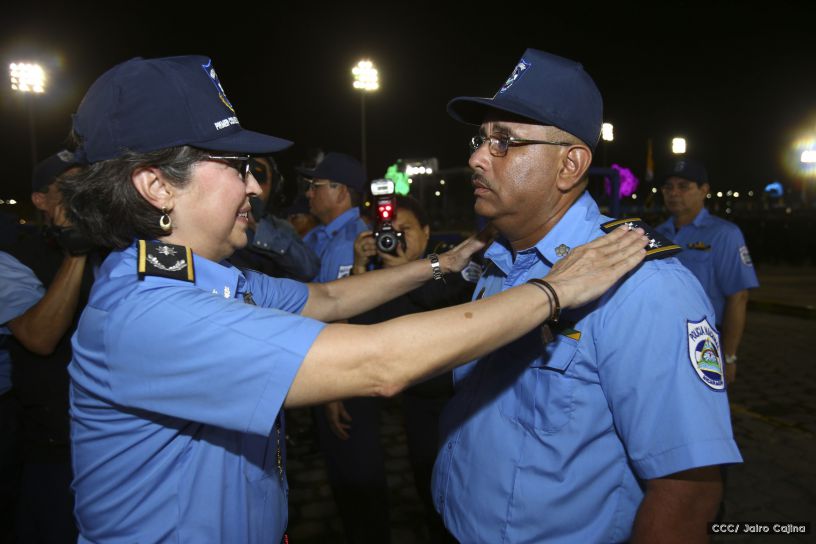 Daniel y Rosario presiden Acto del 37 Aniversario de la Policía Nacional