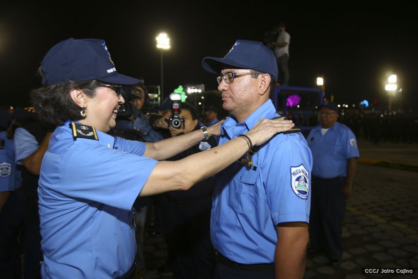 Daniel y Rosario presiden Acto del 37 Aniversario de la Policía Nacional