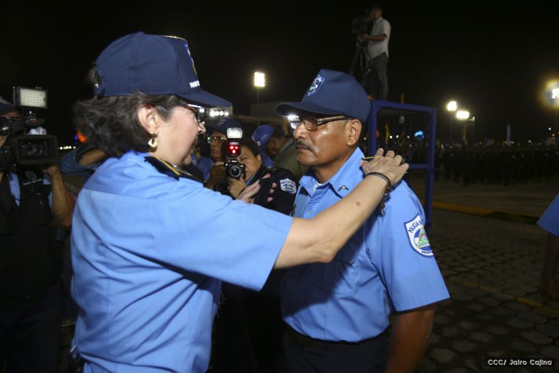 Daniel y Rosario presiden Acto del 37 Aniversario de la Policía Nacional