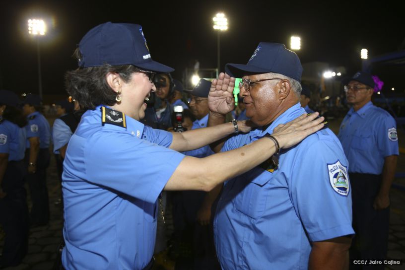 Daniel y Rosario presiden Acto del 37 Aniversario de la Policía Nacional