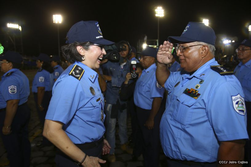 Daniel y Rosario presiden Acto del 37 Aniversario de la Policía Nacional