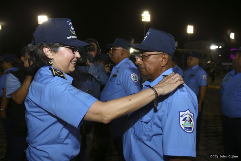 Daniel y Rosario presiden Acto del 37 Aniversario de la Policía Nacional