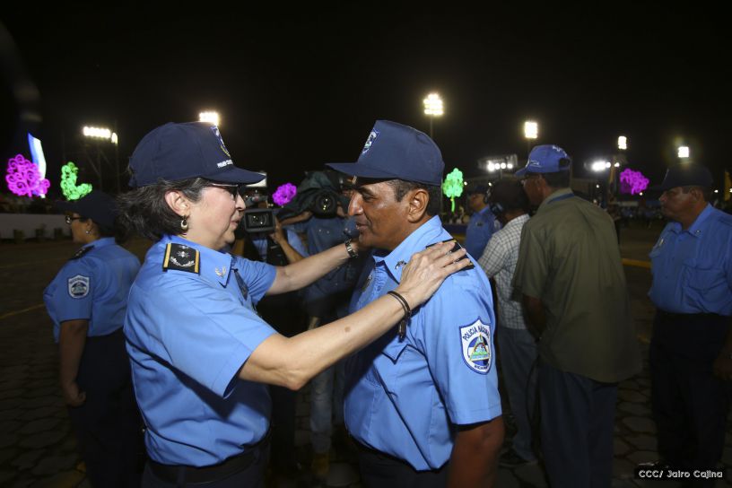 Daniel y Rosario presiden Acto del 37 Aniversario de la Policía Nacional