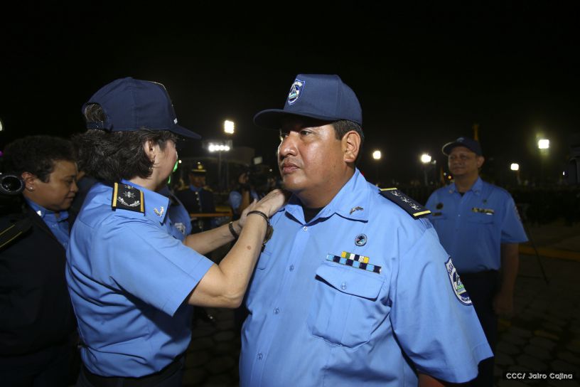 Daniel y Rosario presiden Acto del 37 Aniversario de la Policía Nacional