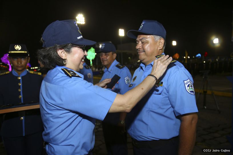 Daniel y Rosario presiden Acto del 37 Aniversario de la Policía Nacional