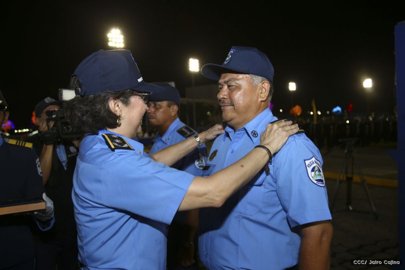 Daniel y Rosario presiden Acto del 37 Aniversario de la Policía Nacional