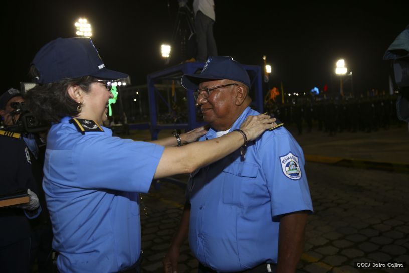 Daniel y Rosario presiden Acto del 37 Aniversario de la Policía Nacional