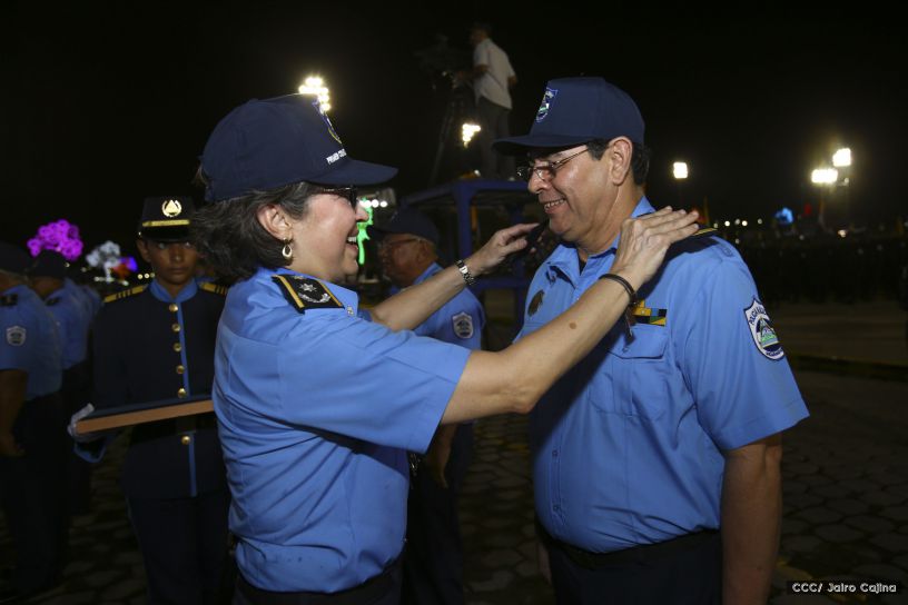 Daniel y Rosario presiden Acto del 37 Aniversario de la Policía Nacional