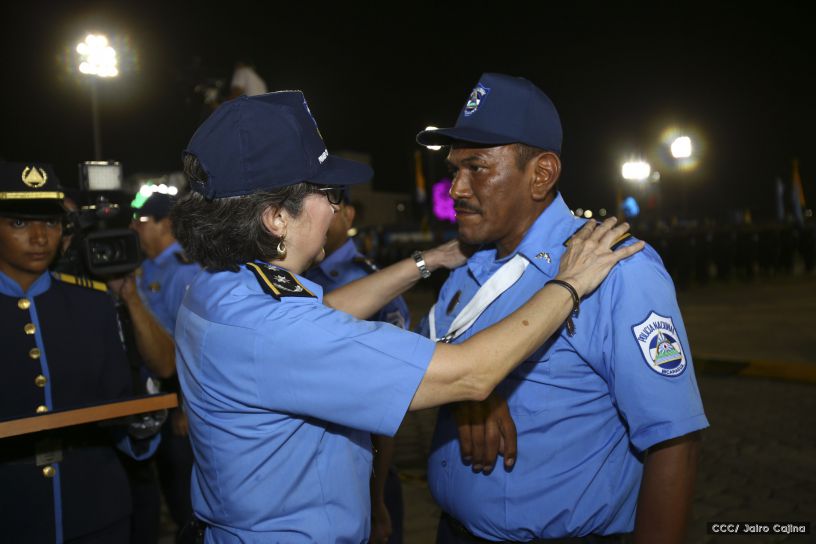 Daniel y Rosario presiden Acto del 37 Aniversario de la Policía Nacional