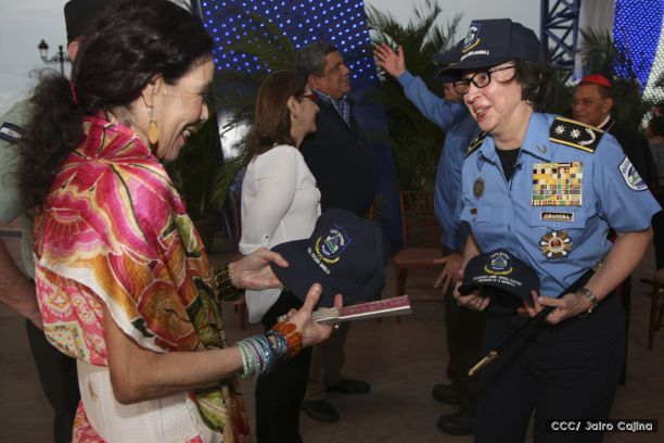 Daniel y Rosario presiden Acto del 37 Aniversario de la Policía Nacional