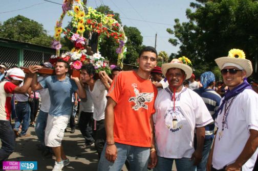 Miles de promesantes acompañan a Santo Domingo de Abajo