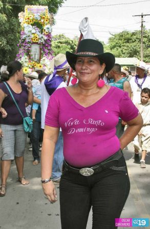 Miles de promesantes acompañan a Santo Domingo de Abajo