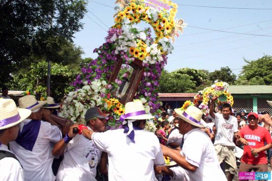 Miles de promesantes acompañan a Santo Domingo de Abajo