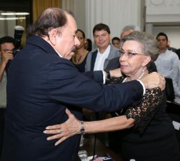 Daniel y Rosario participan en sesión solemne en la Asamblea Nacional en honor al compañero René Núñez