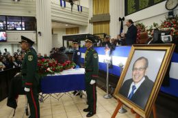 Daniel y Rosario participan en sesión solemne en la Asamblea Nacional en honor al compañero René Núñez