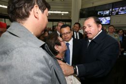 Daniel y Rosario participan en sesión solemne en la Asamblea Nacional en honor al compañero René Núñez