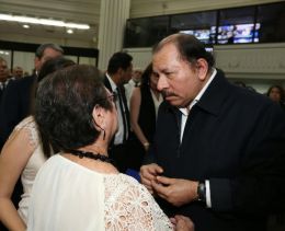 Daniel y Rosario participan en sesión solemne en la Asamblea Nacional en honor al compañero René Núñez