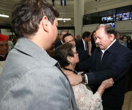 Daniel y Rosario participan en sesión solemne en la Asamblea Nacional en honor al compañero René Núñez