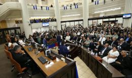 Daniel y Rosario participan en sesión solemne en la Asamblea Nacional en honor al compañero René Núñez