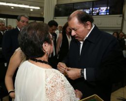 Daniel y Rosario participan en sesión solemne en la Asamblea Nacional en honor al compañero René Núñez