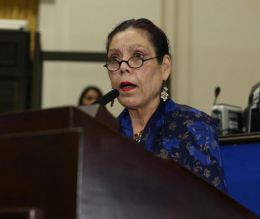 Daniel y Rosario participan en sesión solemne en la Asamblea Nacional en honor al compañero René Núñez