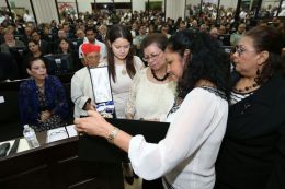 Daniel y Rosario participan en sesión solemne en la Asamblea Nacional en honor al compañero René Núñez
