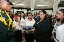 Daniel y Rosario participan en sesión solemne en la Asamblea Nacional en honor al compañero René Núñez