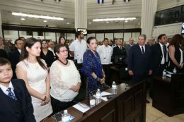 Daniel y Rosario participan en sesión solemne en la Asamblea Nacional en honor al compañero René Núñez