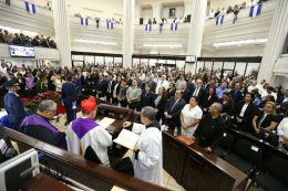 Daniel y Rosario participan en sesión solemne en la Asamblea Nacional en honor al compañero René Núñez