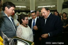 Daniel y Rosario participan en sesión solemne en la Asamblea Nacional en honor al compañero René Núñez