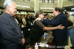 Daniel y Rosario participan en sesión solemne en la Asamblea Nacional en honor al compañero René Núñez