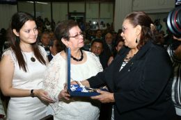 Daniel y Rosario participan en sesión solemne en la Asamblea Nacional en honor al compañero René Núñez