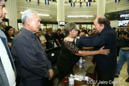 Daniel y Rosario participan en sesión solemne en la Asamblea Nacional en honor al compañero René Núñez