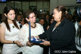 Daniel y Rosario participan en sesión solemne en la Asamblea Nacional en honor al compañero René Núñez